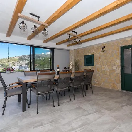 Nikola Apartment Makarska